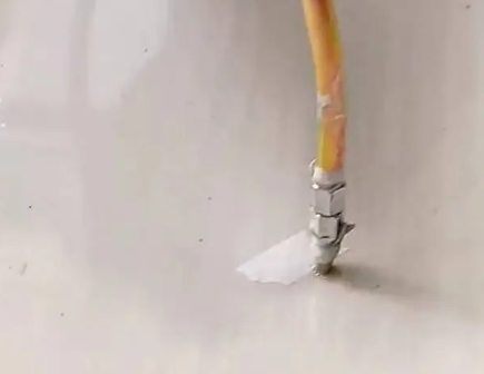 梅江瓷砖空鼓维修公司专业解答在瓷砖铺贴过程中，如果使用的砂料过粗（如全部使用了粗砂），可能会导致以下问题